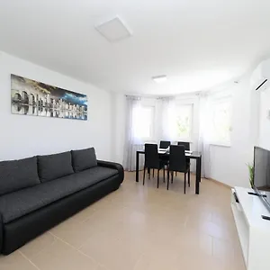 Apartament Jelena, Kaštela